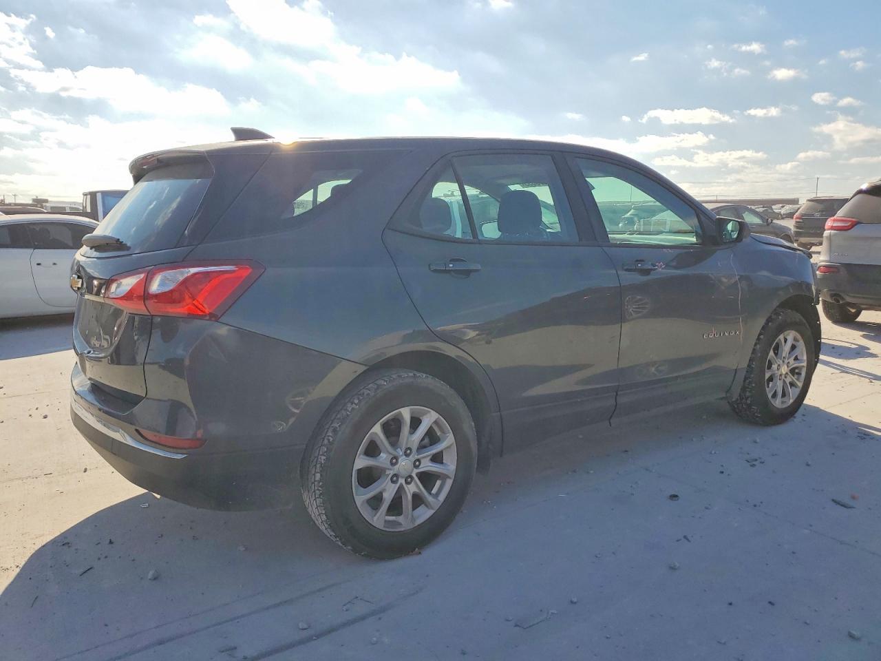 2018 Chevrolet Equinox Ls - Image 3