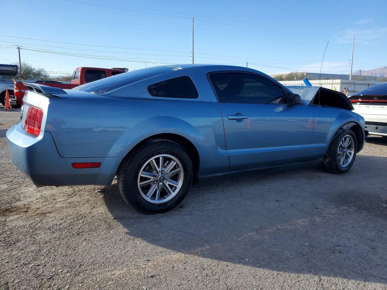 2005 Ford Mustang - Image 3