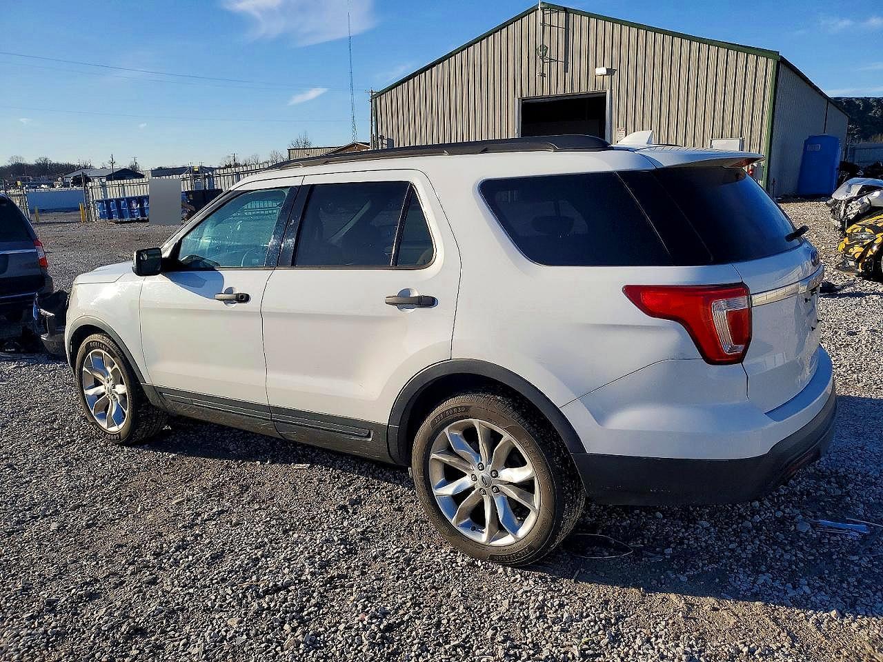 2016 Ford Explorer - Image 2