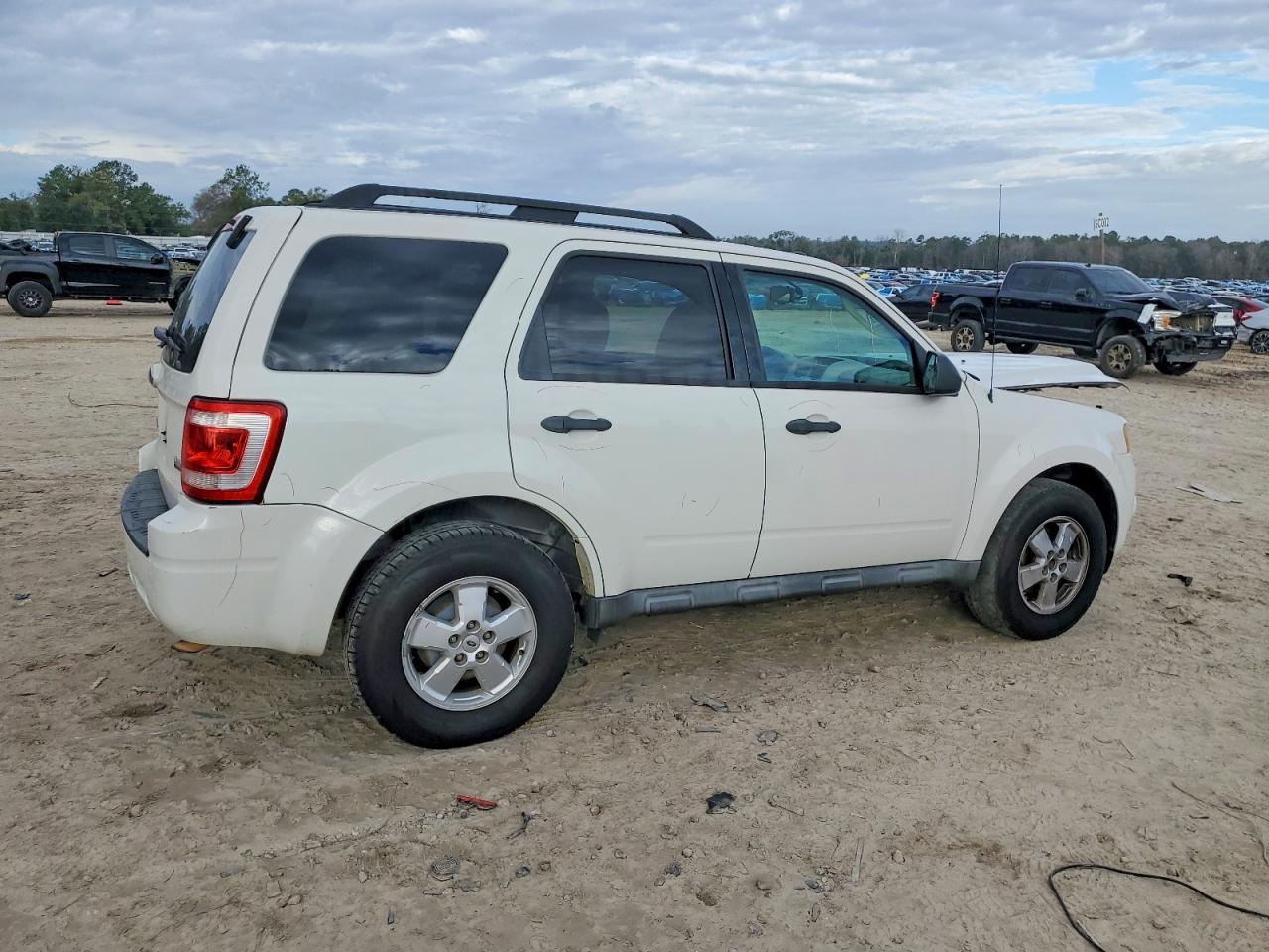 2010 Ford Escape Xlt - Фото 3