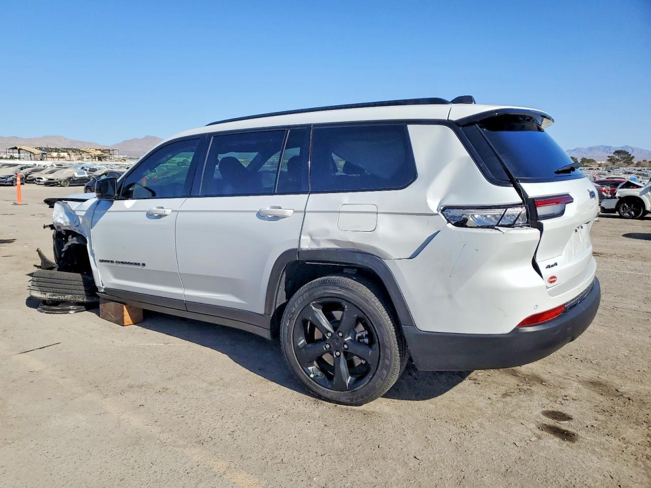 2025 Jeep Grand Cherokee L Laredo - Image 2
