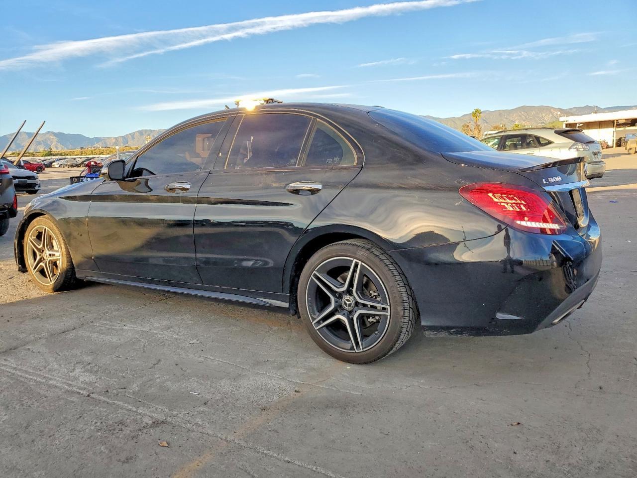 2020 Mercedes-Benz C 300 - Фото 2