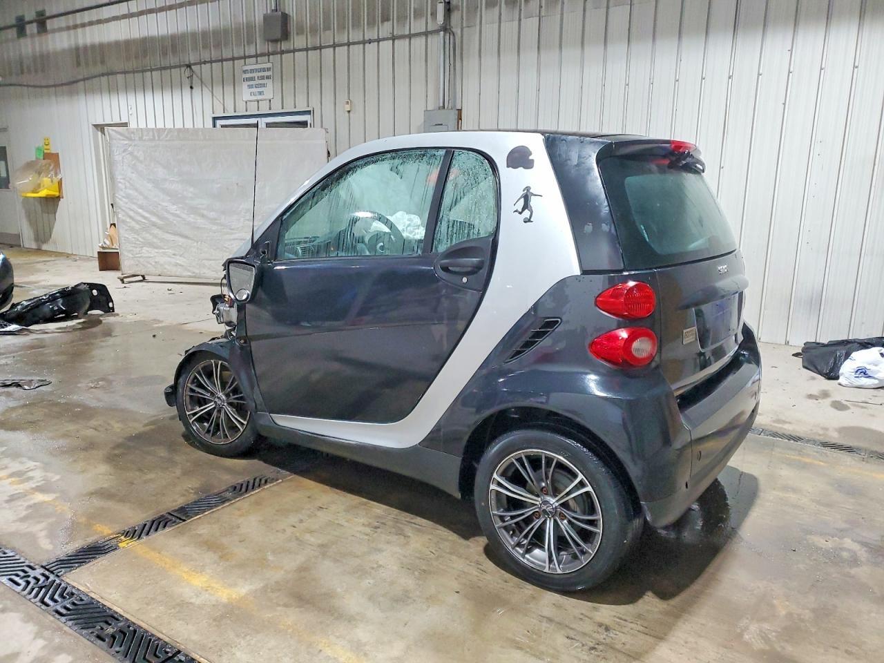 2009 Smart Fortwo Pure - Image 2