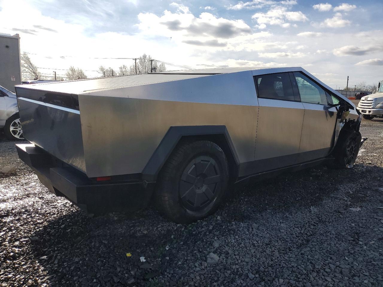 2025 Tesla Cybertruck - Фото 3
