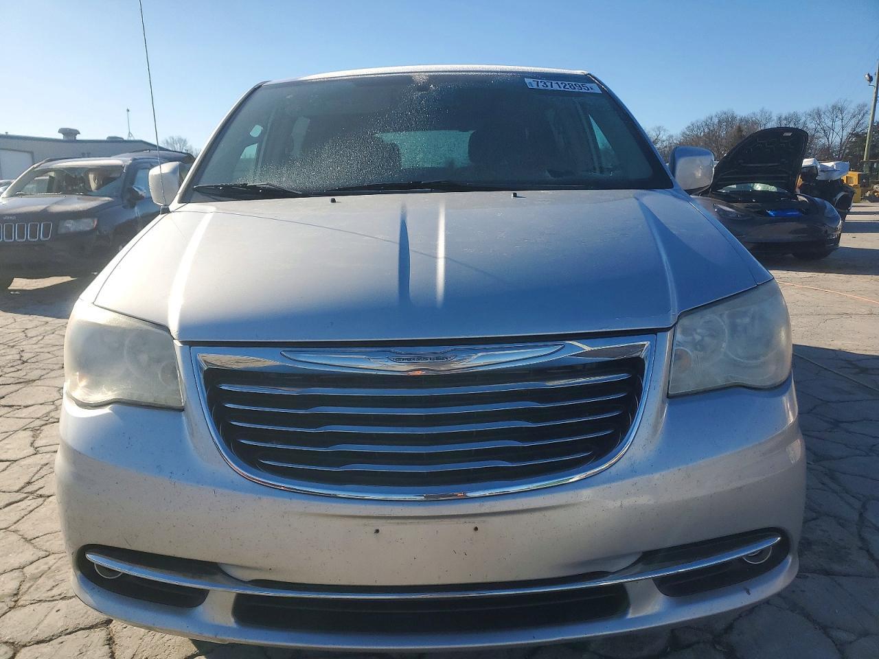 2011 Chrysler Town & Country Touring - Фото 5