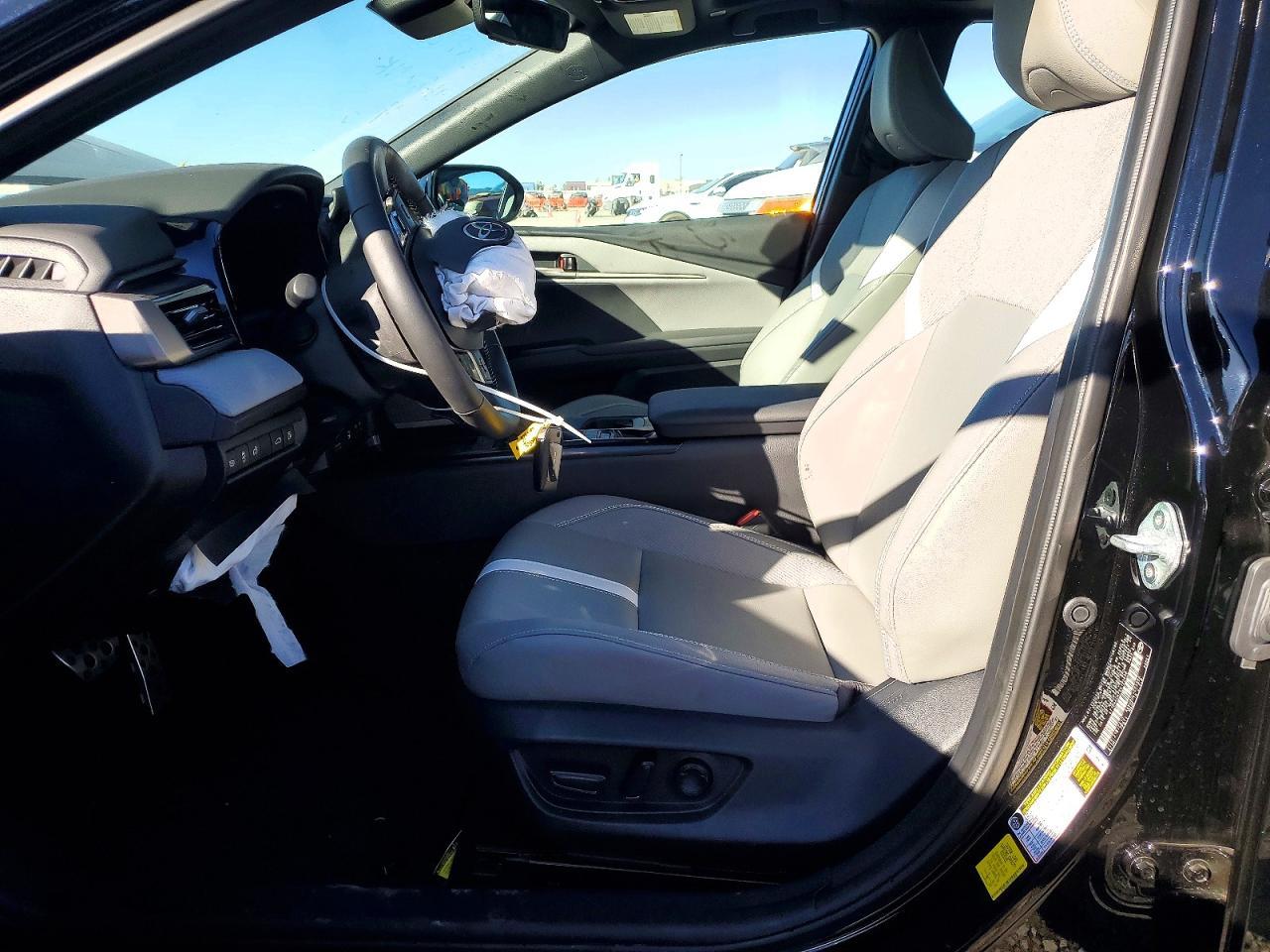 2025 Toyota Camry Se - Image 7