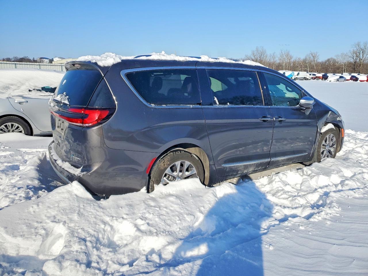 2021 Chrysler Pacifica Hybrid Pinnacle - Image 3