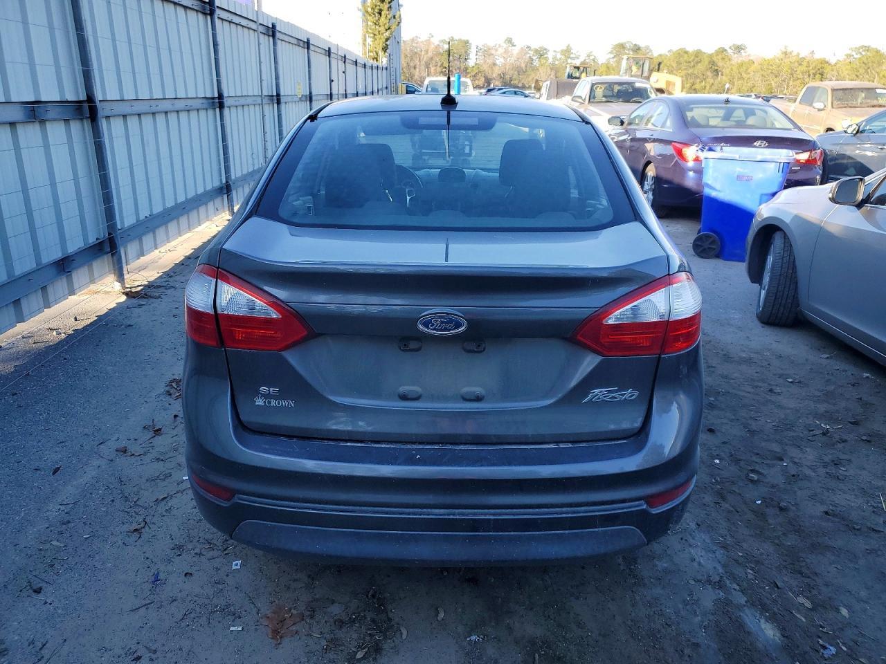 2016 Ford Fiesta Se - Фото 6