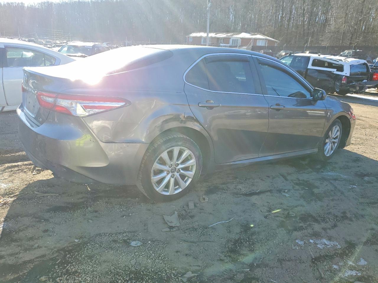 2018 Toyota Camry Le - Image 3