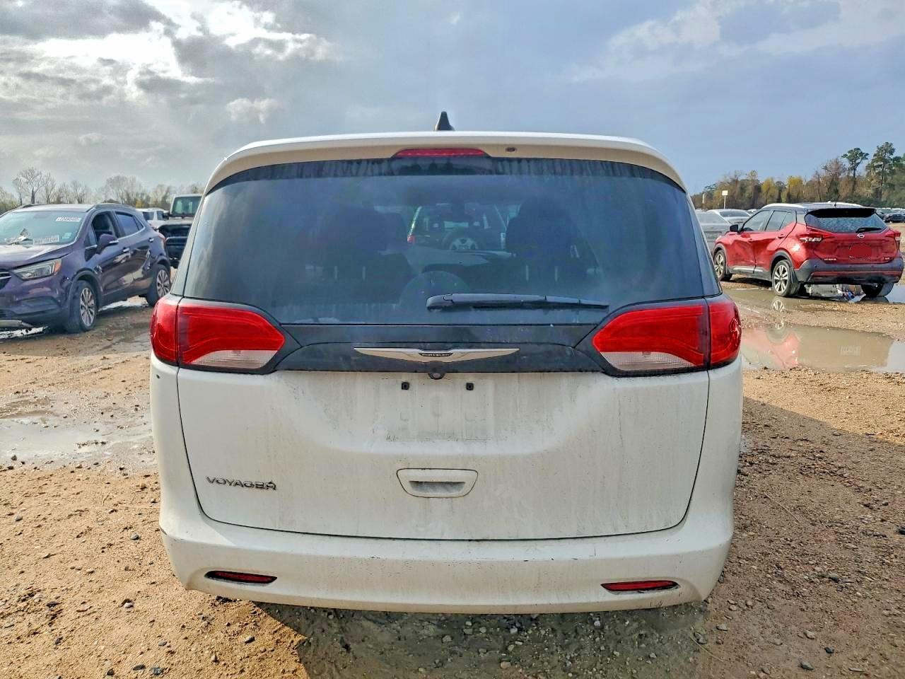 2022 Chrysler Voyager Lx - Фото 6