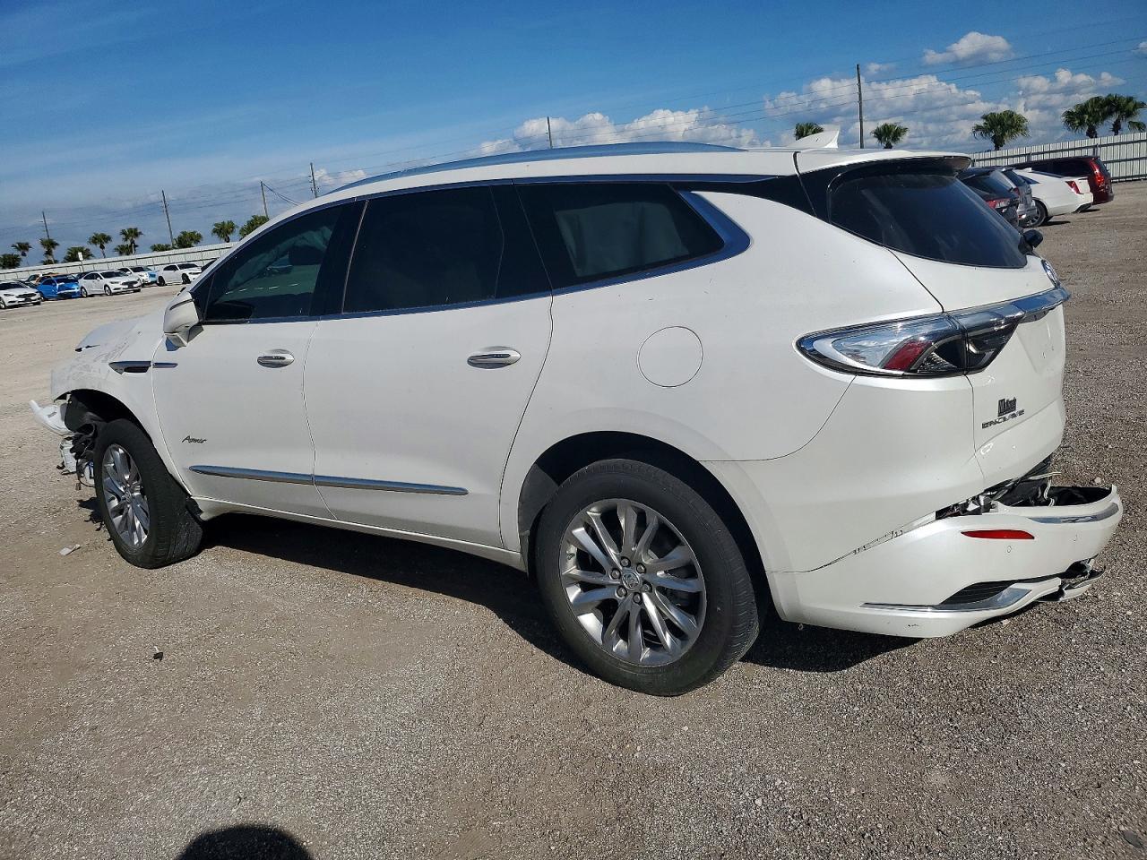 2023 Buick Enclave Avenir - Image 2