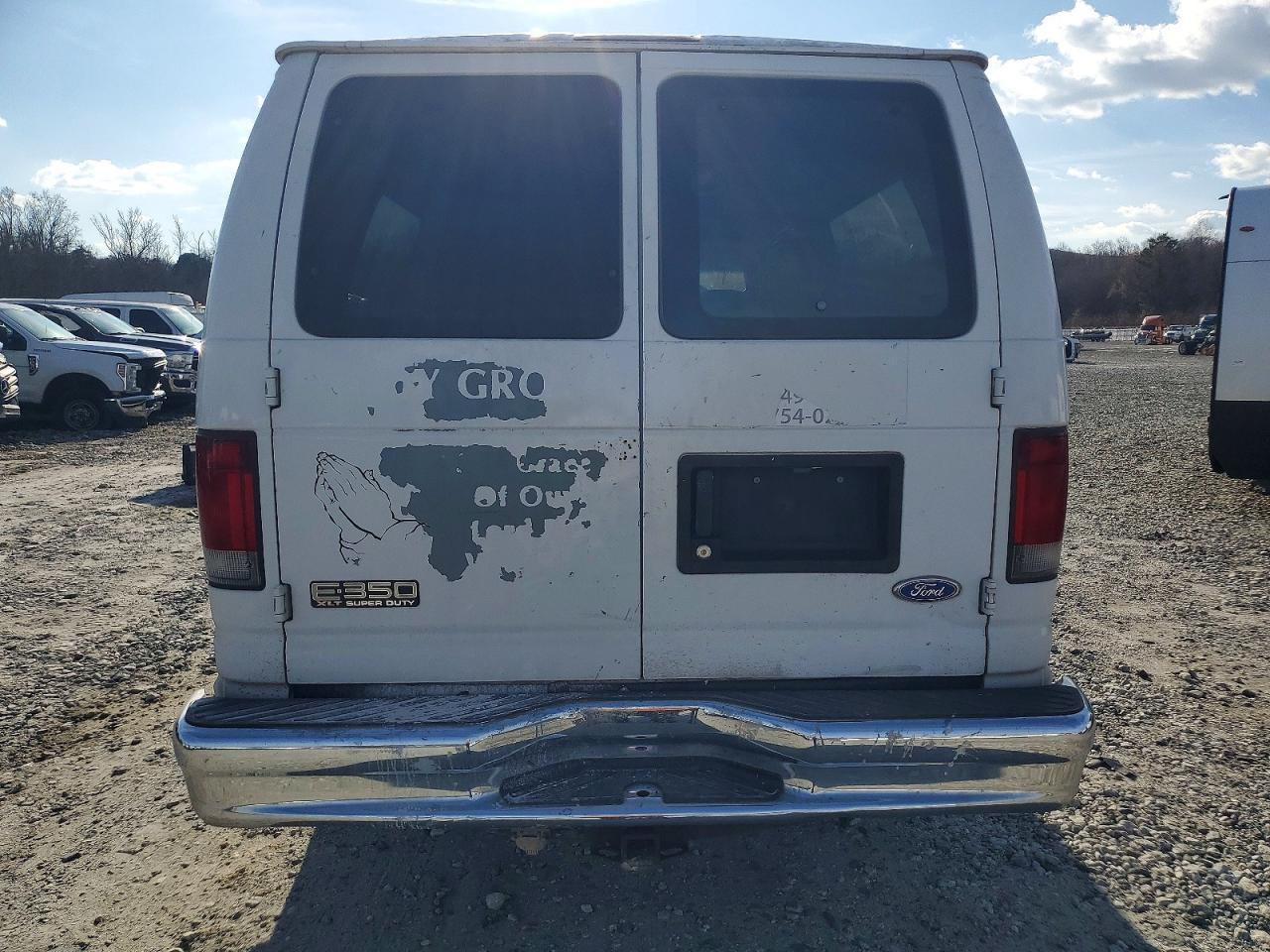 2002 Ford Econoline E350 Super Duty Wagon - Фото 6