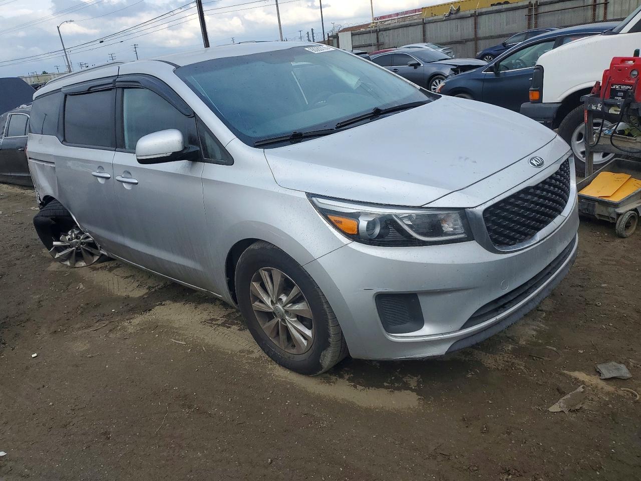 2015 Kia Sedona Lx - Image 4