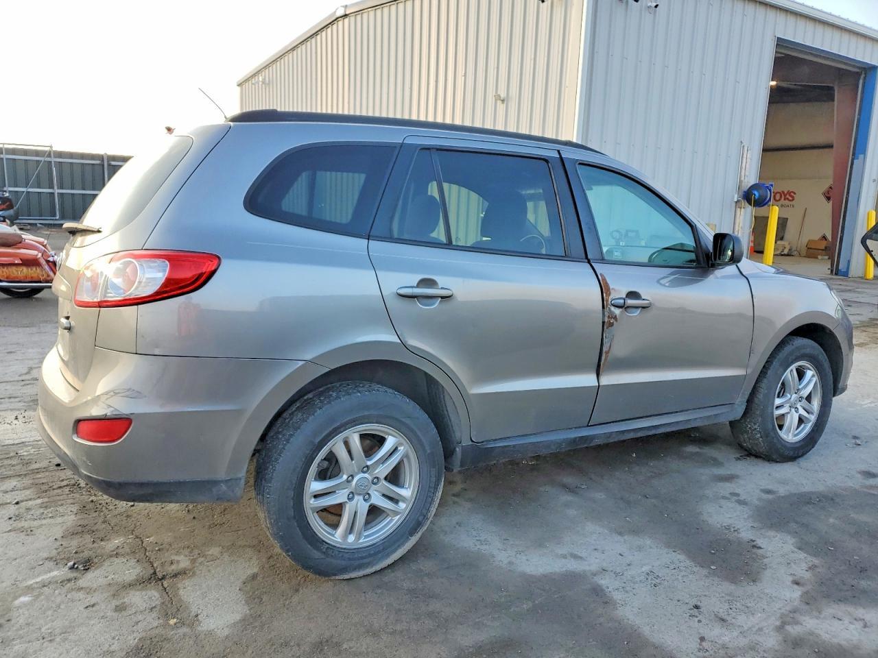 2012 Hyundai Santa Fe Gls - Image 3