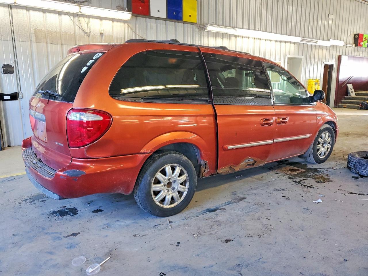 2006 Chrysler Town & Country Touring - Фото 3