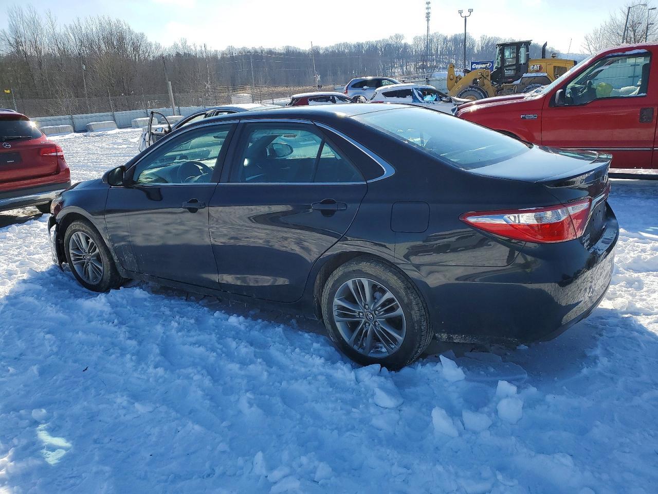 2017 Toyota Camry Le - Фото 2
