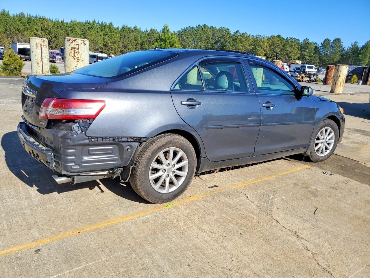 2011 Toyota Camry Base - Фото 3