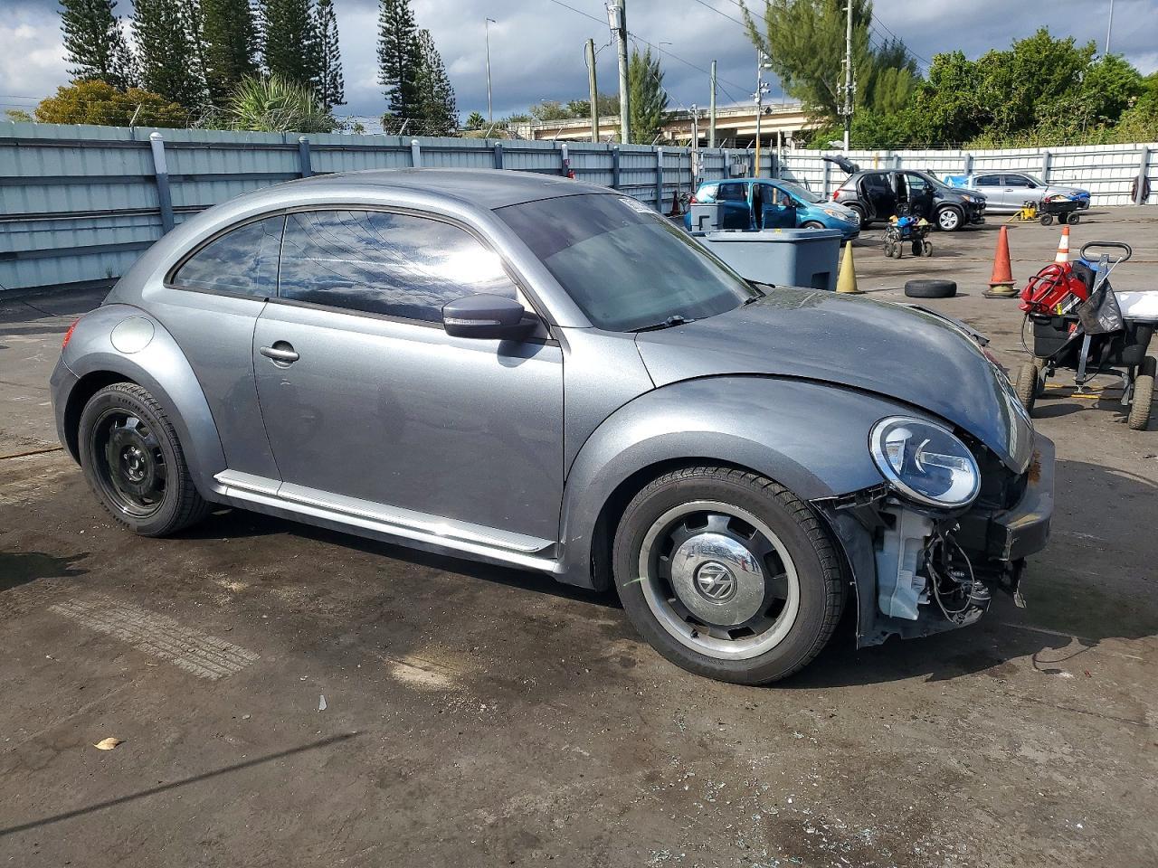 2012 Volkswagen Beetle - Фото 4