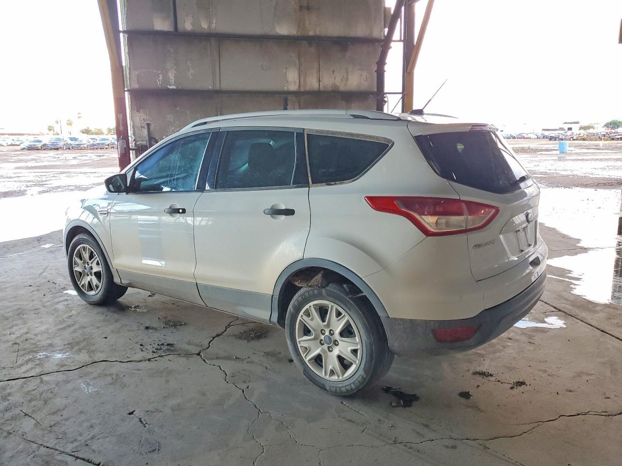 2013 Ford Escape S - Фото 2