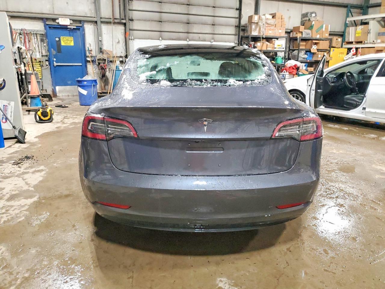 2018 Tesla Model 3 - Фото 6