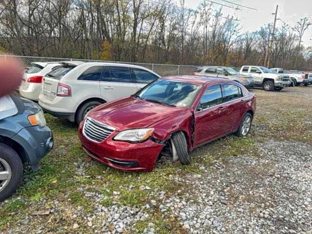 2013 Chrysler 200 Lx - Фото 2