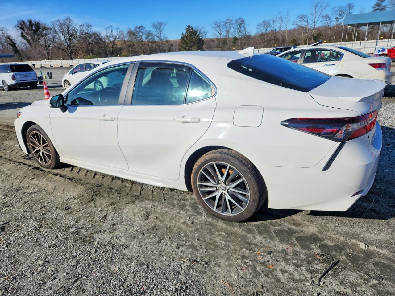 2022 Toyota Camry Se - Image 2