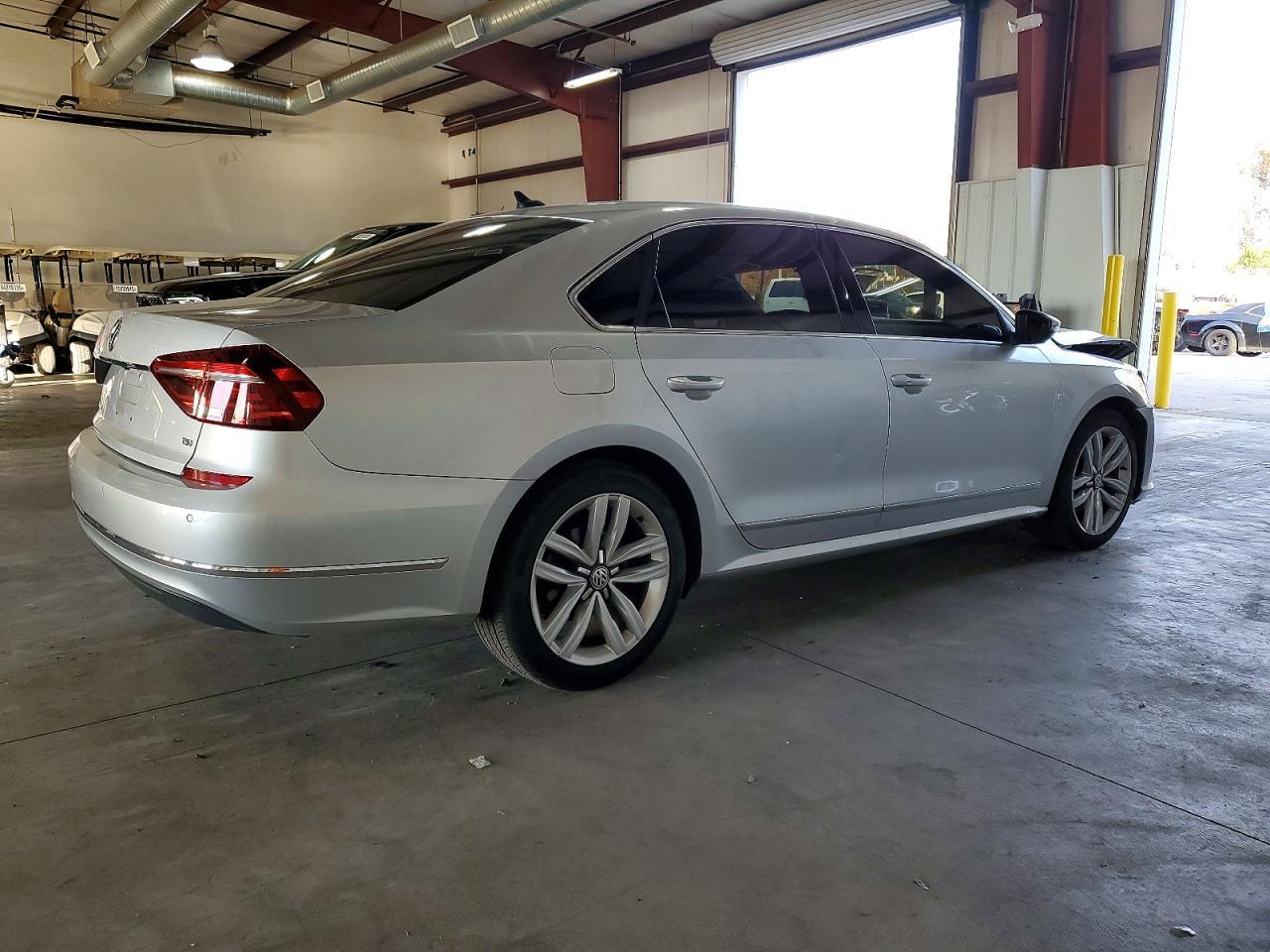 2017 Volkswagen Passat Se - Image 3