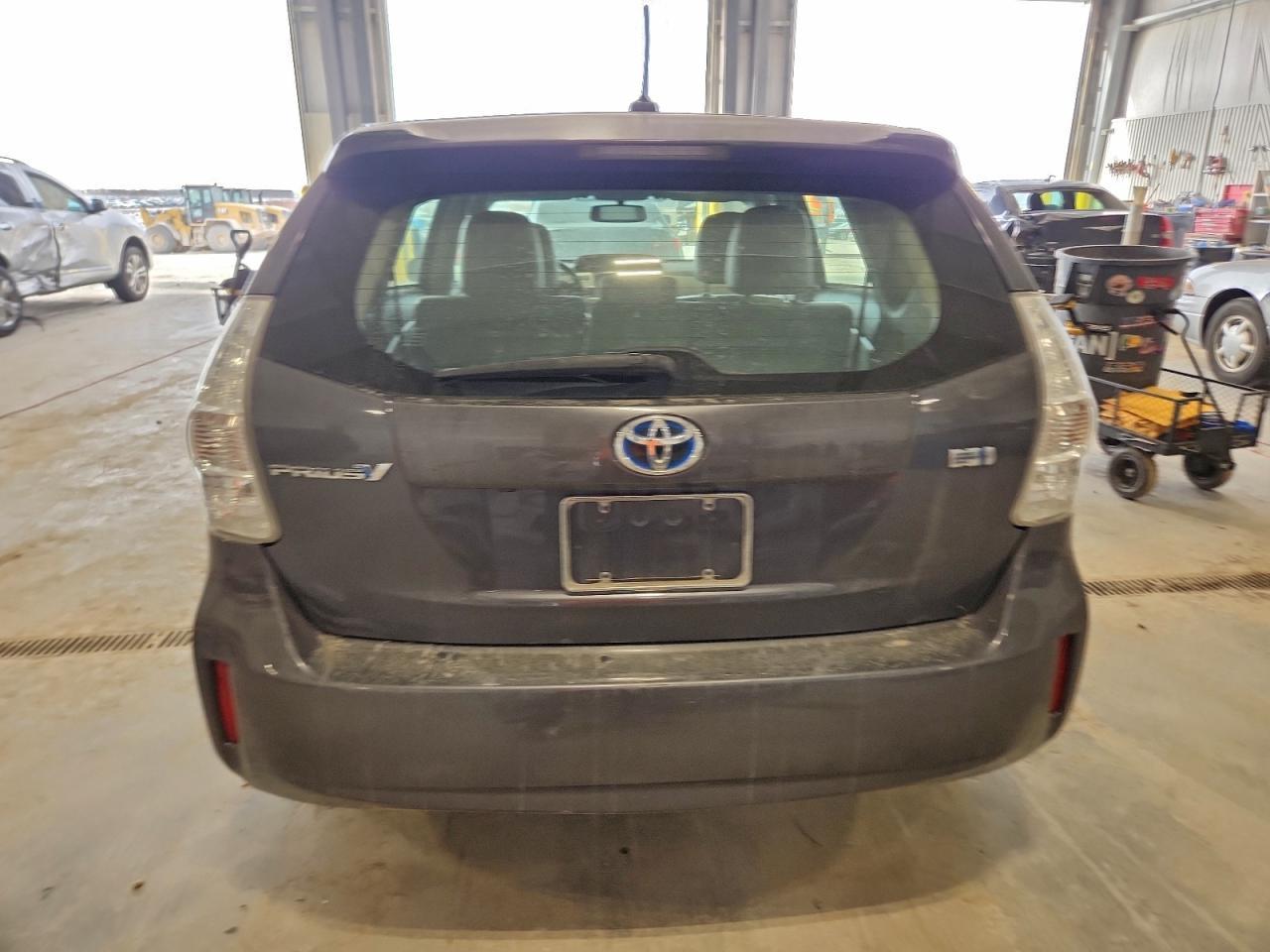 2013 Toyota Prius V - Фото 6