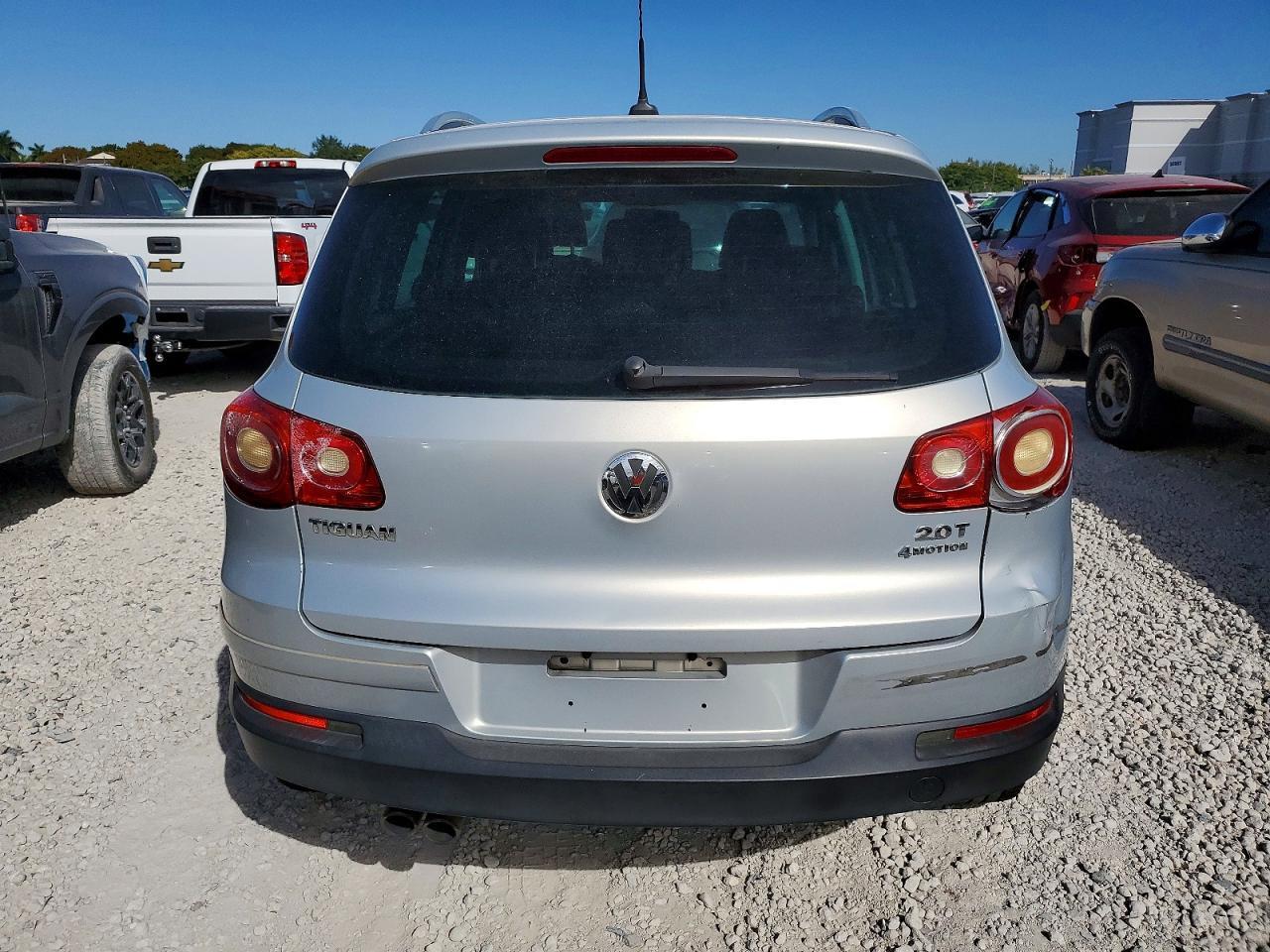 2010 Volkswagen Tiguan Se - Image 6