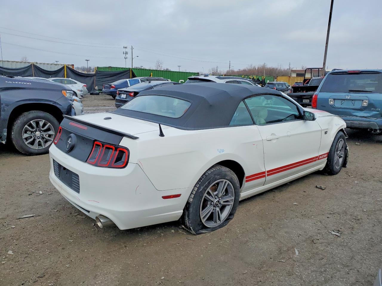 2013 Ford Mustang - Фото 3