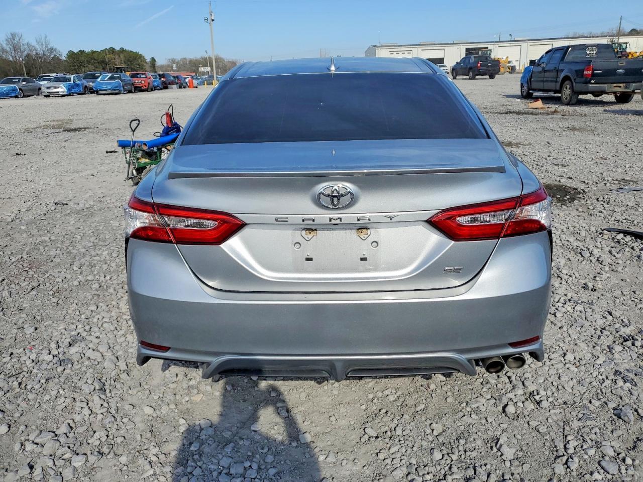 2020 Toyota Camry Se - Фото 6