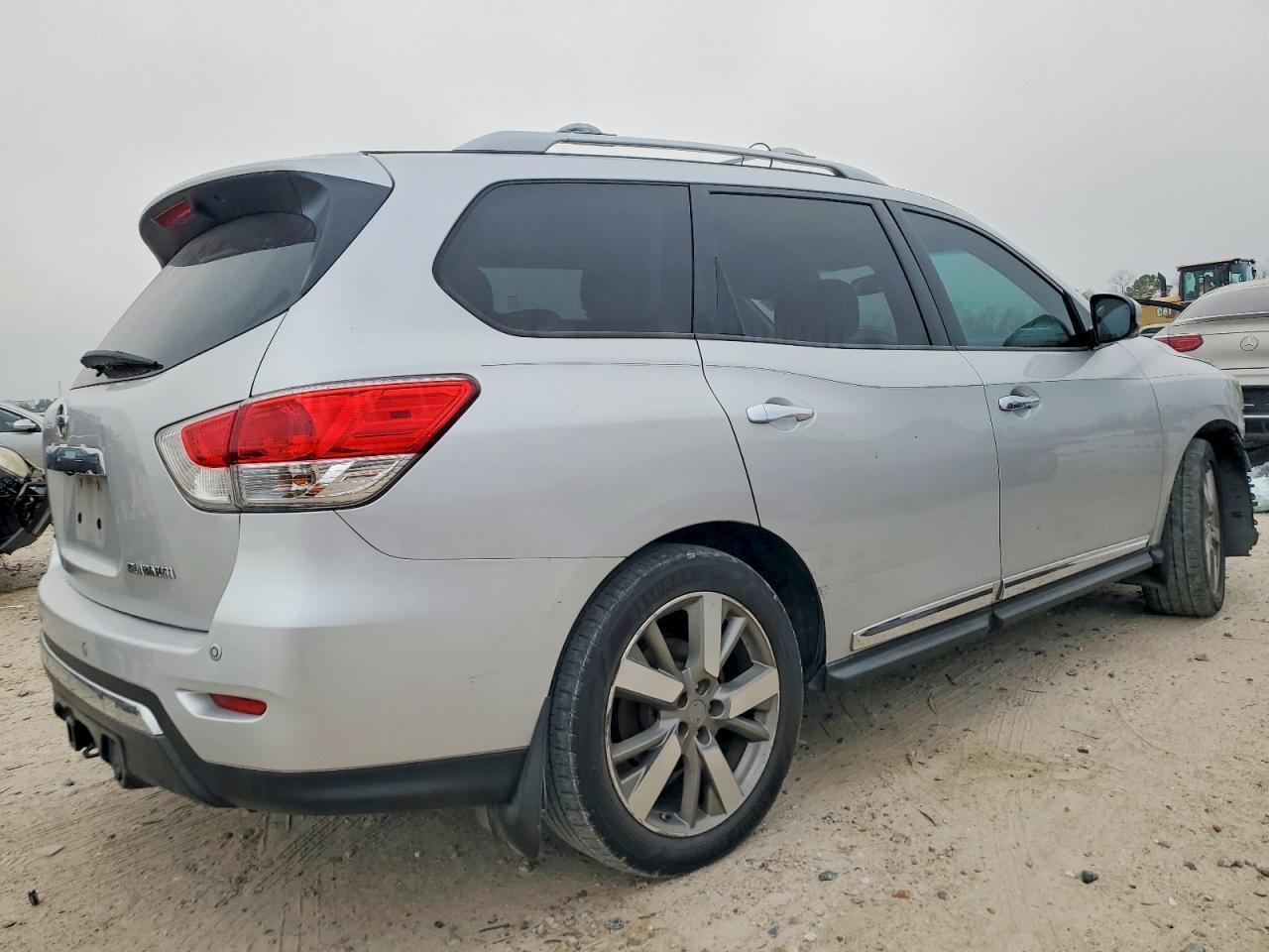 2015 Nissan Pathfinder S - Фото 3