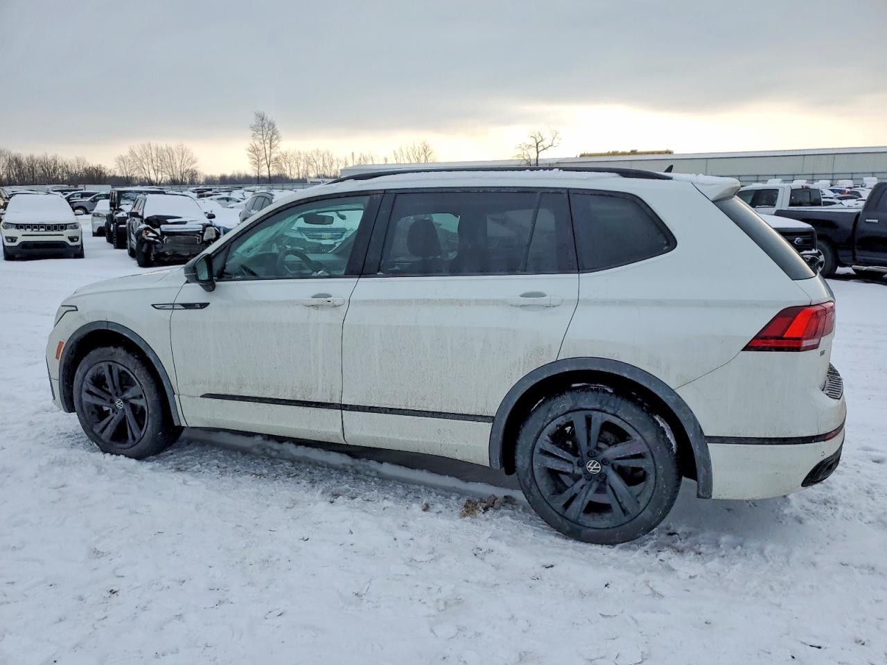 2024 Volkswagen Tiguan Se R-Line Black - Image 2