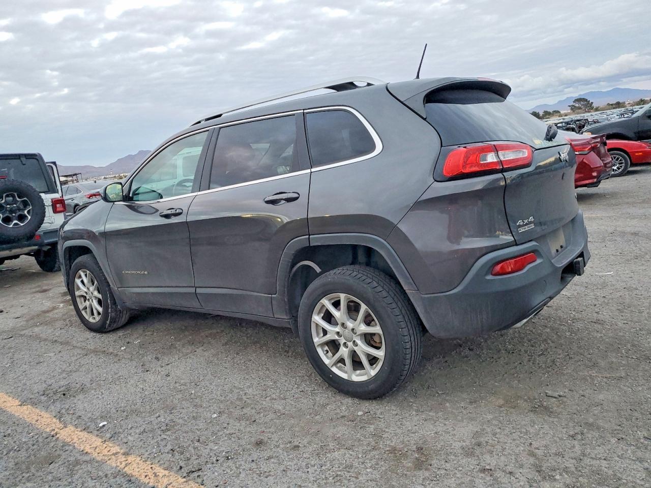 2017 Jeep Cherokee Latitude - Фото 2