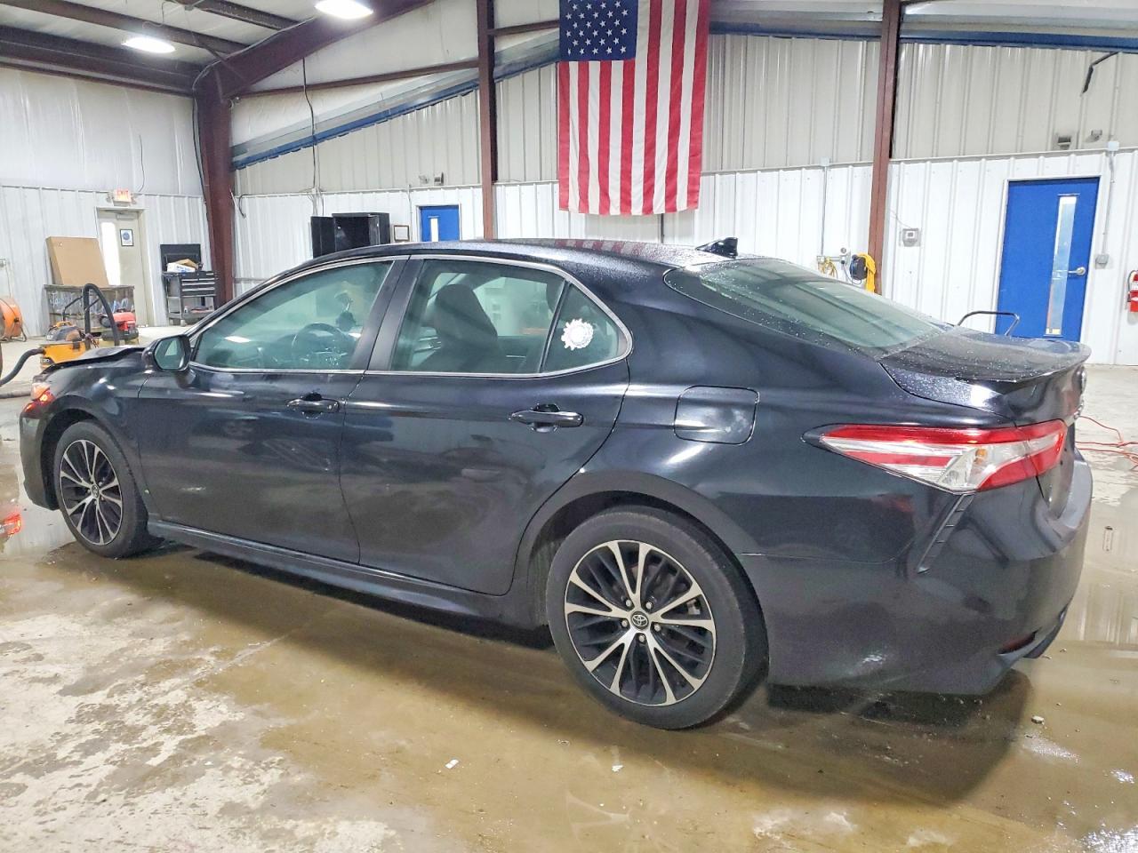 2020 Toyota Camry Se - Image 2