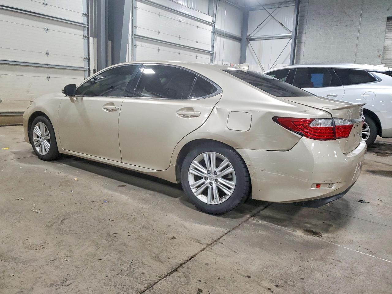 2015 Lexus Es 350 - Image 2