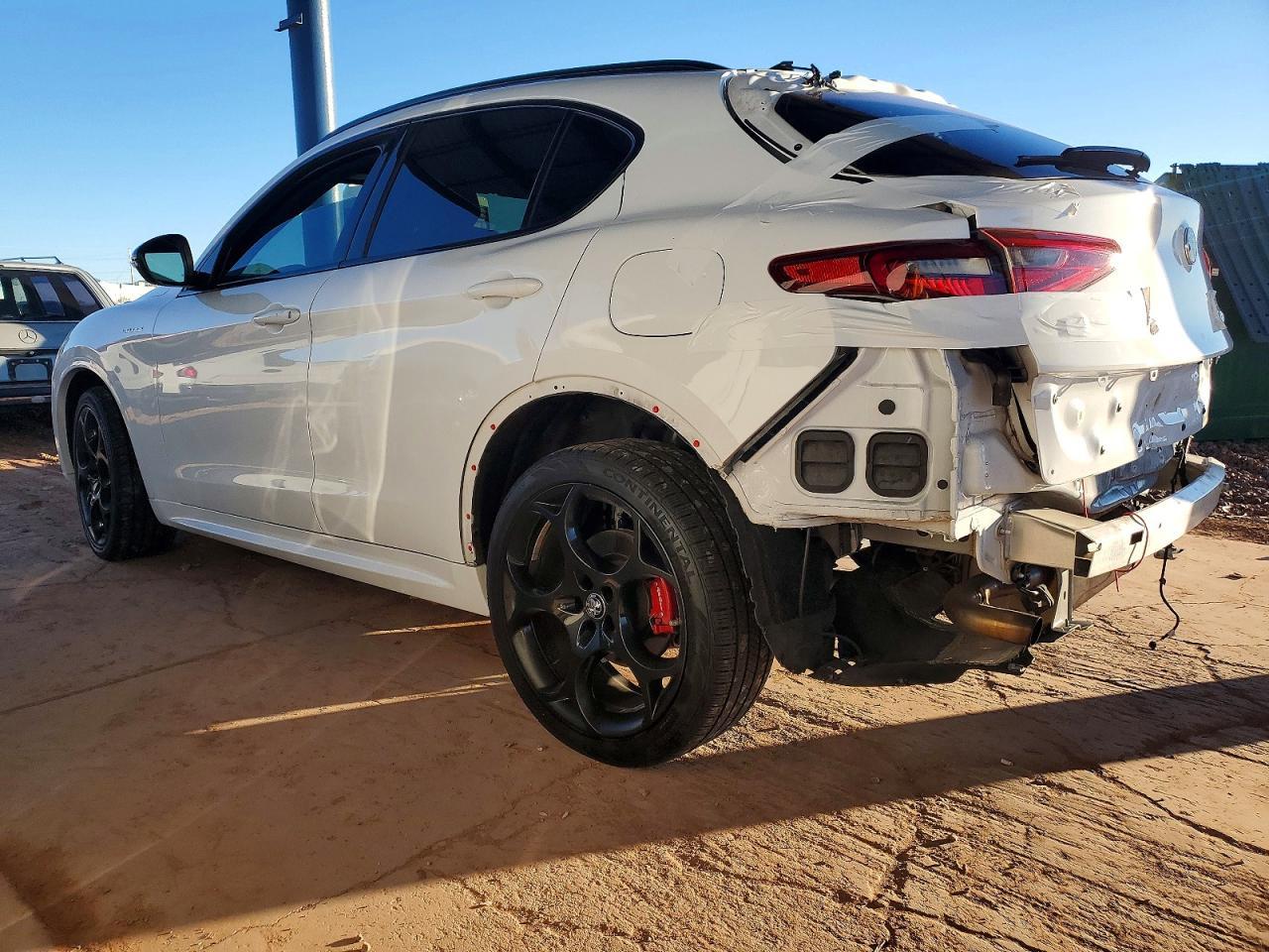 2022 Alfa Romeo Stelvio Ti - Фото 2
