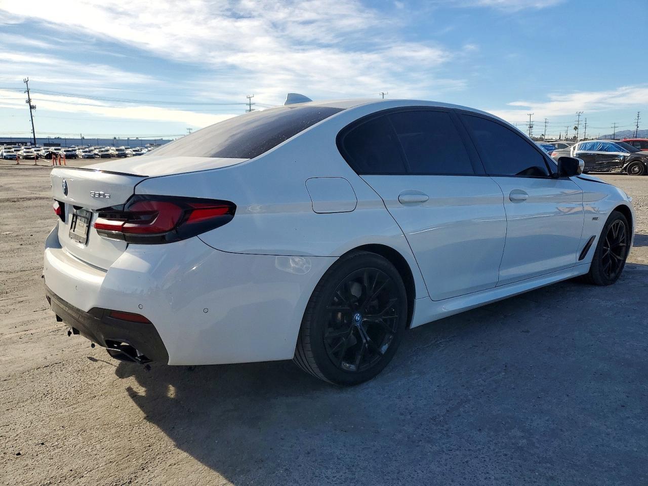 2023 BMW 530Xe - Image 3