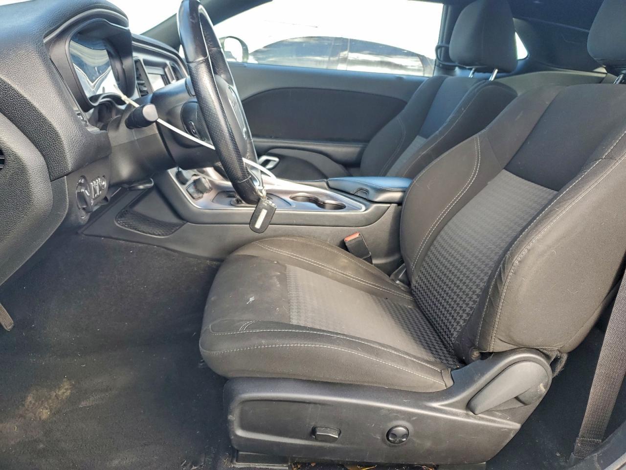 2022 Dodge Challenger Sxt - Image 7