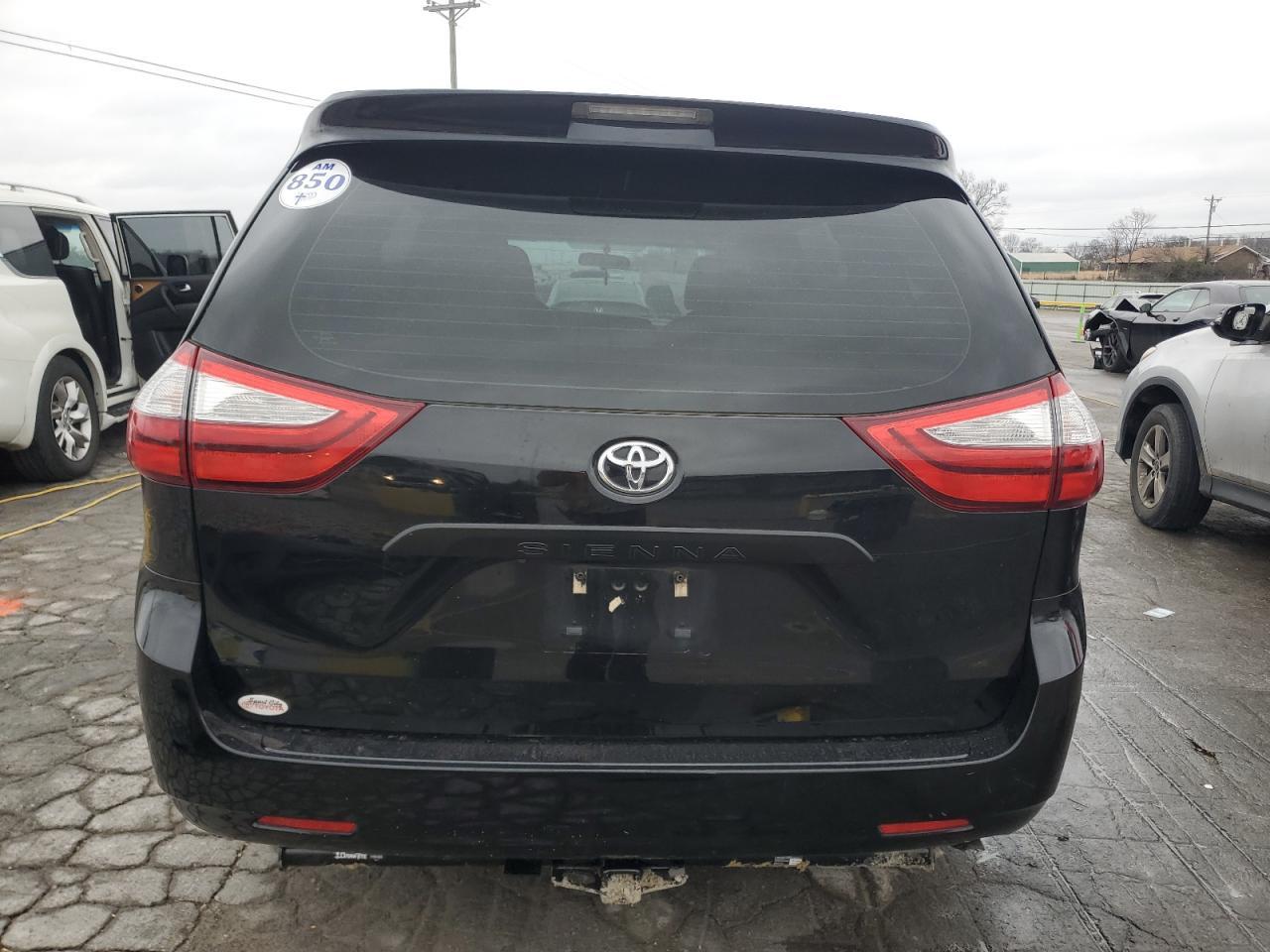 2017 Toyota Sienna - Фото 6