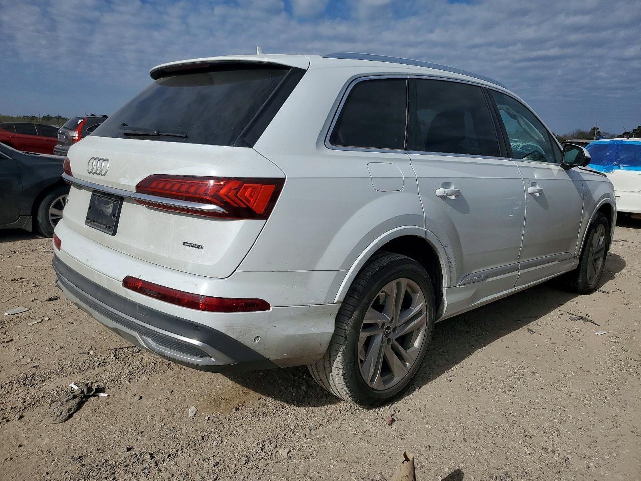 2021 Audi Q7 Premium Plus - Image 3