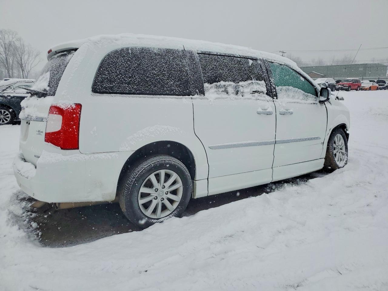 2016 Chrysler Town & Country Limited Platinum - Фото 3