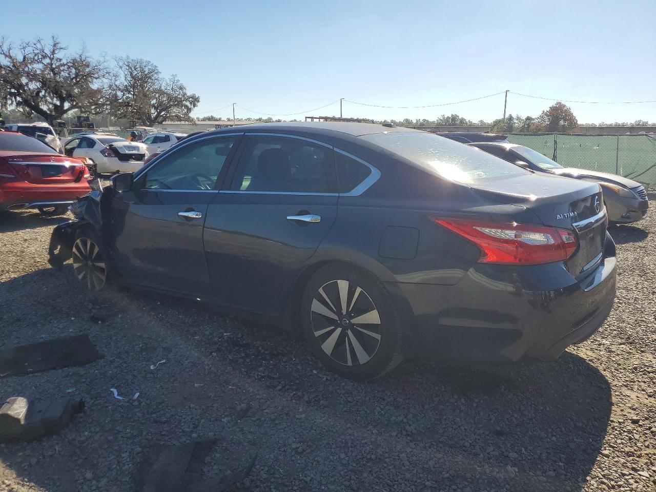 2016 Nissan Altima 2.5 - Фото 2