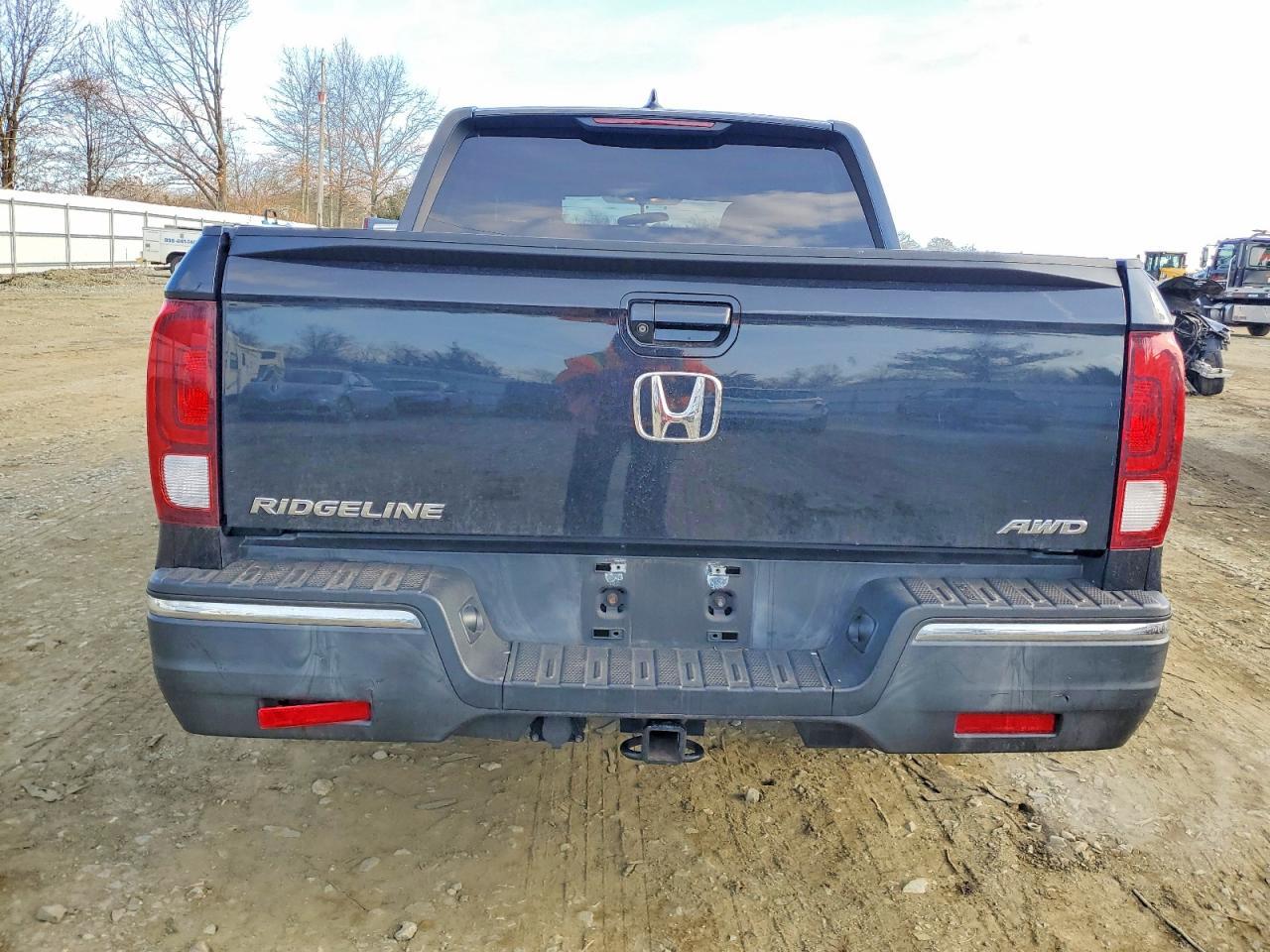 2017 Honda Ridgeline Sport - Image 6