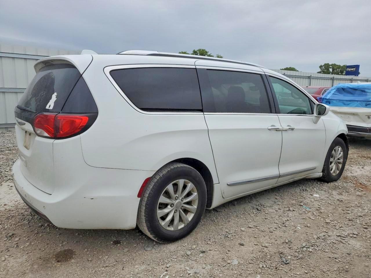 2018 Chrysler Pacifica Touring L - Фото 3