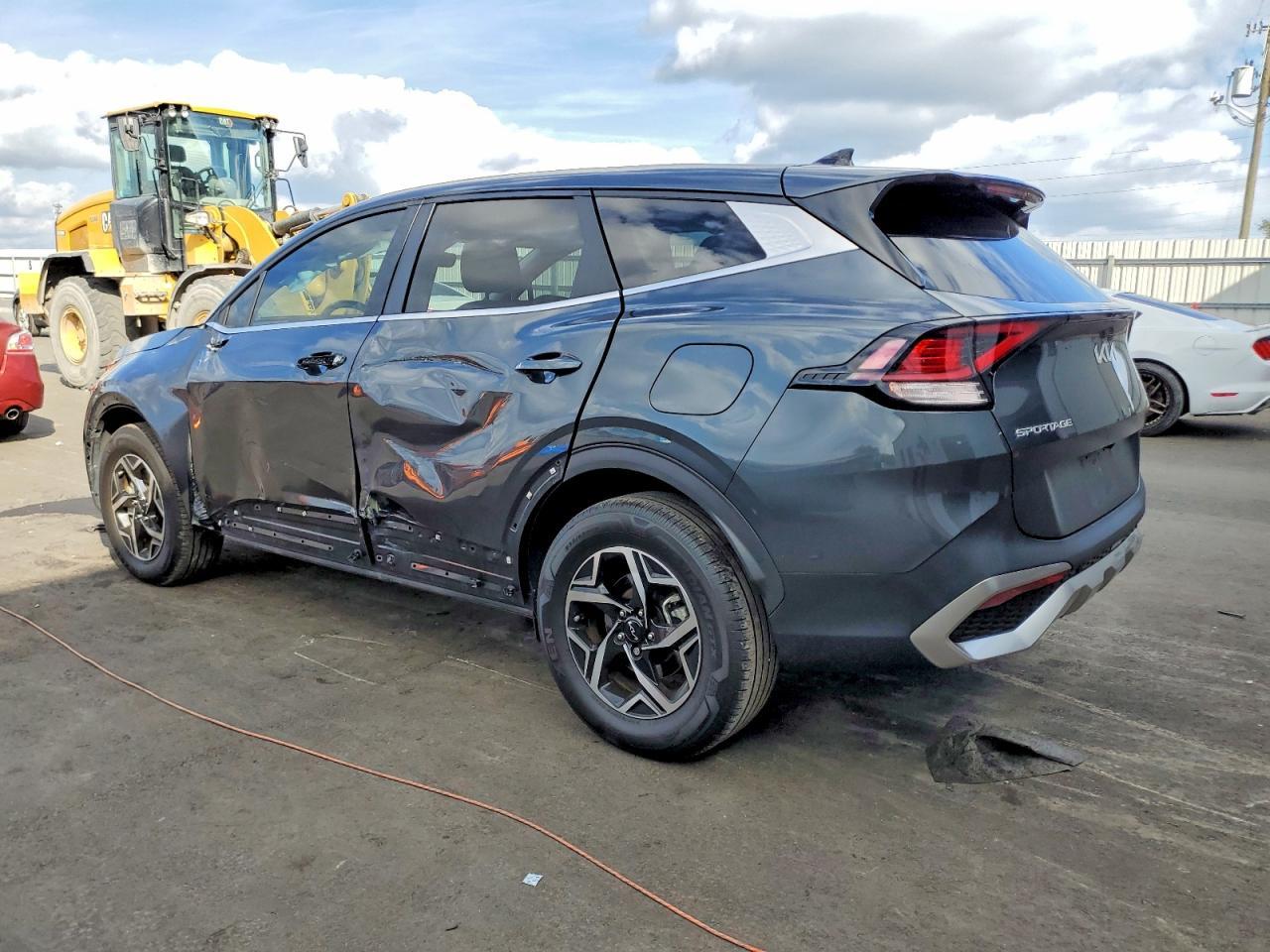 2023 Kia Sportage Lx - Image 2