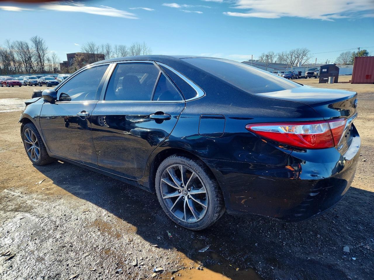 2016 Toyota Camry Le - Фото 2