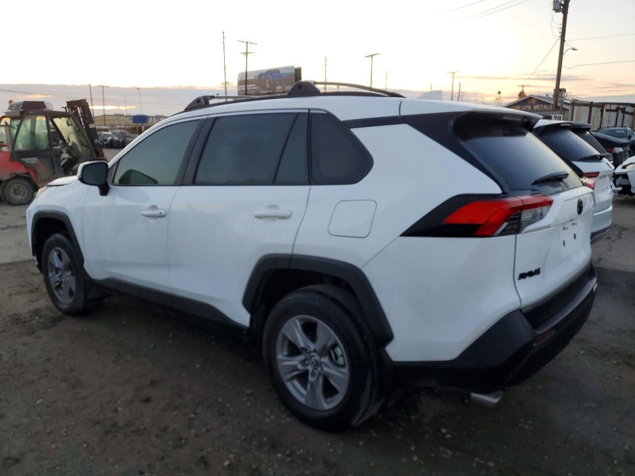 2024 Toyota Rav4 Xle - Фото 2