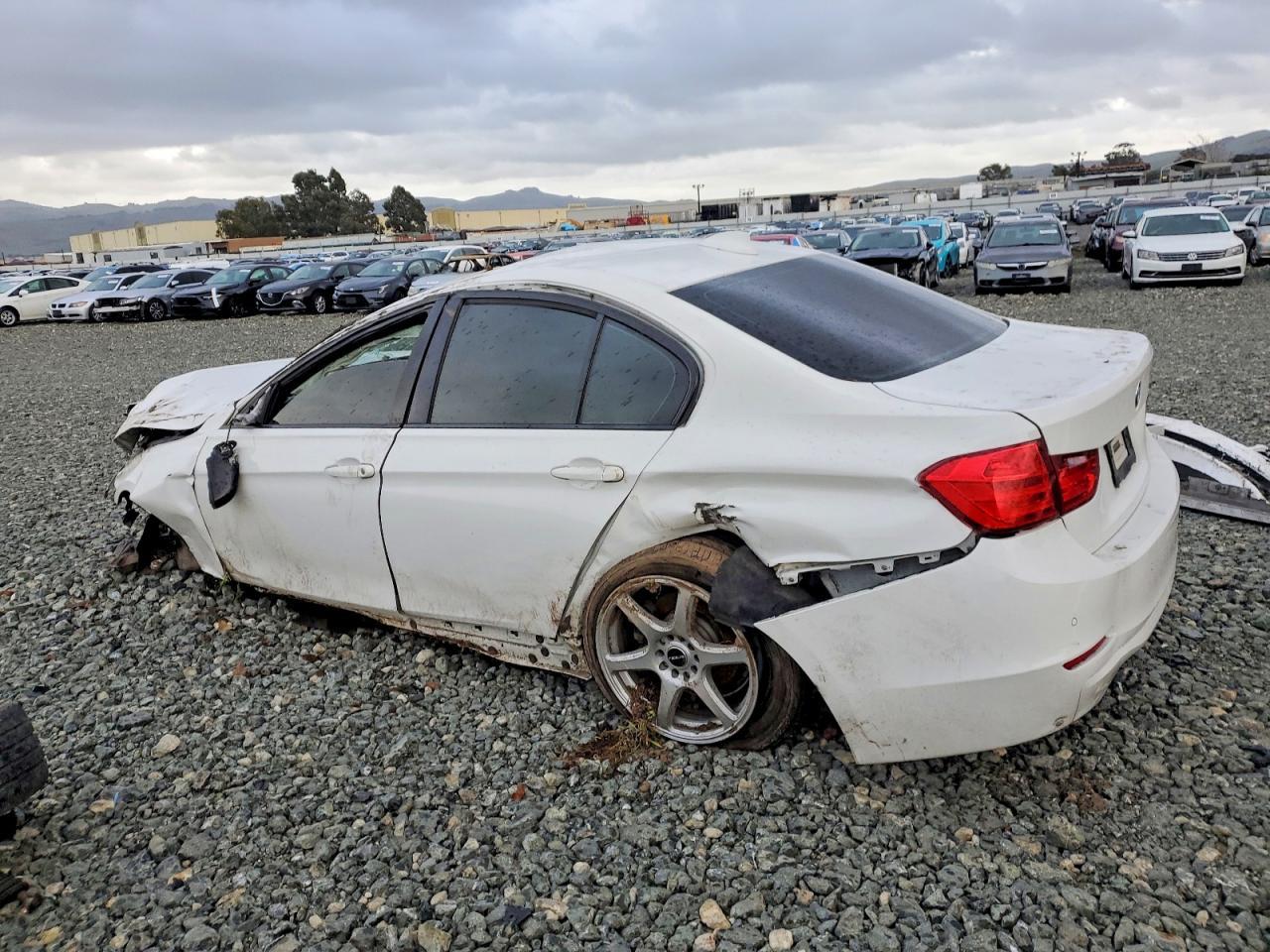 2015 BMW 320 I xDrive - Image 2