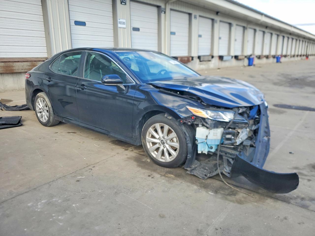 2020 Toyota Camry Le - Фото 4